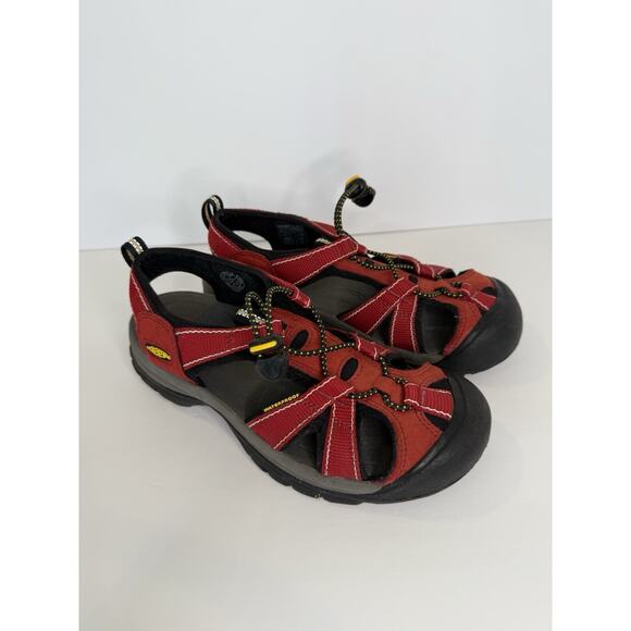 KEEN Newport H2 Sandals Red Closed Toe Waterproof Youth 5 Women 7 Hiking Outdoor - Picture 1 of 8